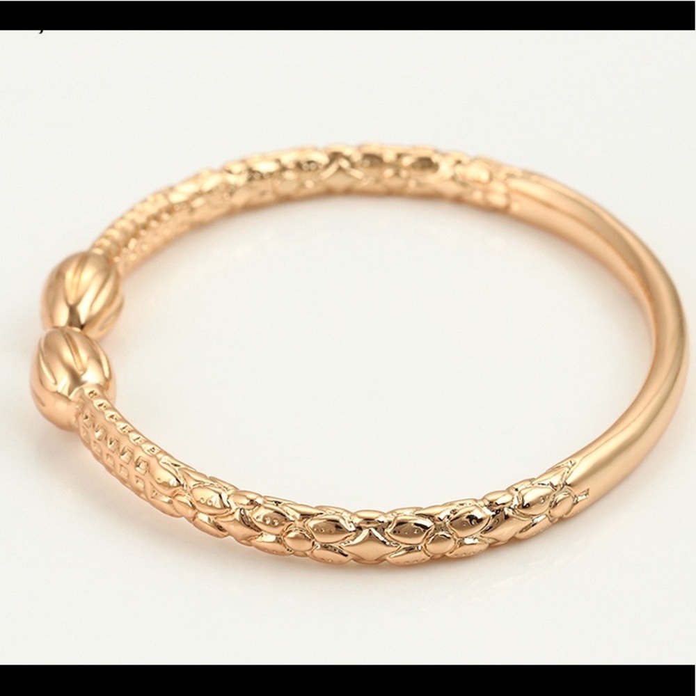 Rose Gold West Indian Bangle Cuff Acorn Cocoapod Arrow Ends BNWT Gift Packaged